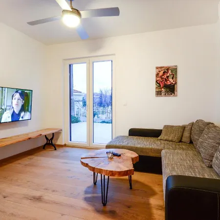 Apartman Viva-by The Sea-garden & Terraces By Interhome *