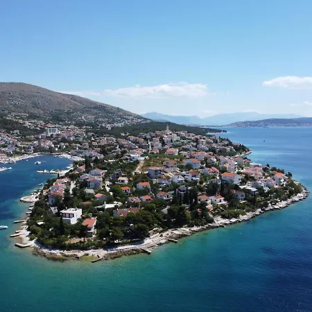 Viva-by The Sea-garden & Terraces By Interhome